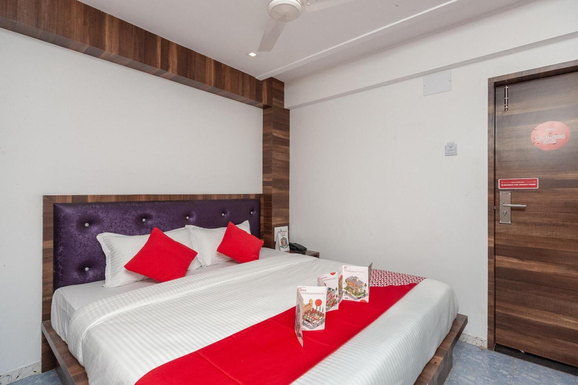 Capital O Admire Suit Hospitality Chennai Bagian luar foto