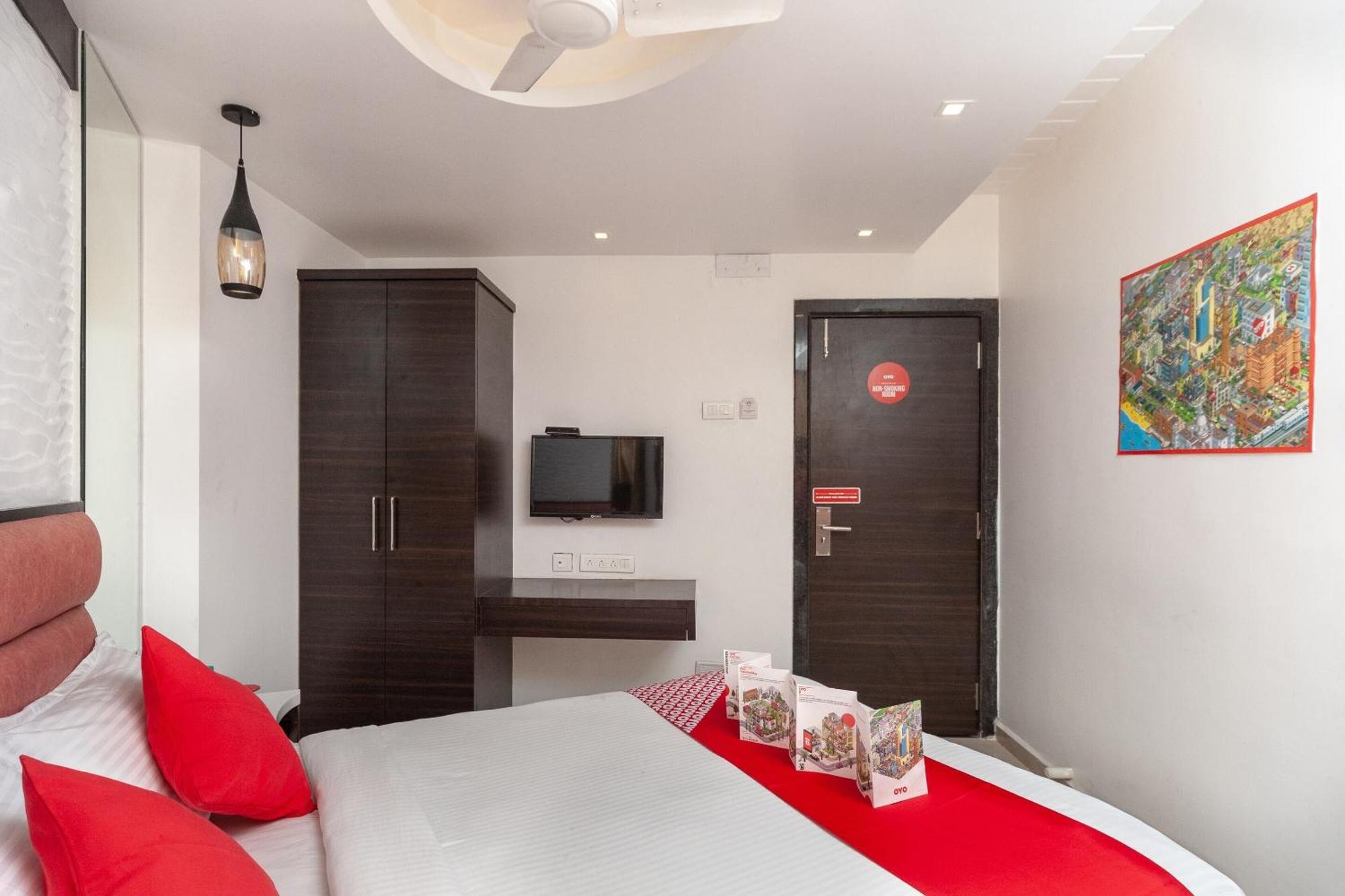 Capital O Admire Suit Hospitality Chennai Bagian luar foto