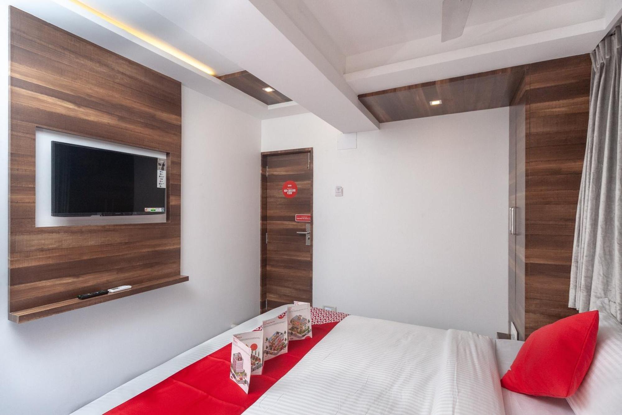 Capital O Admire Suit Hospitality Chennai Bagian luar foto