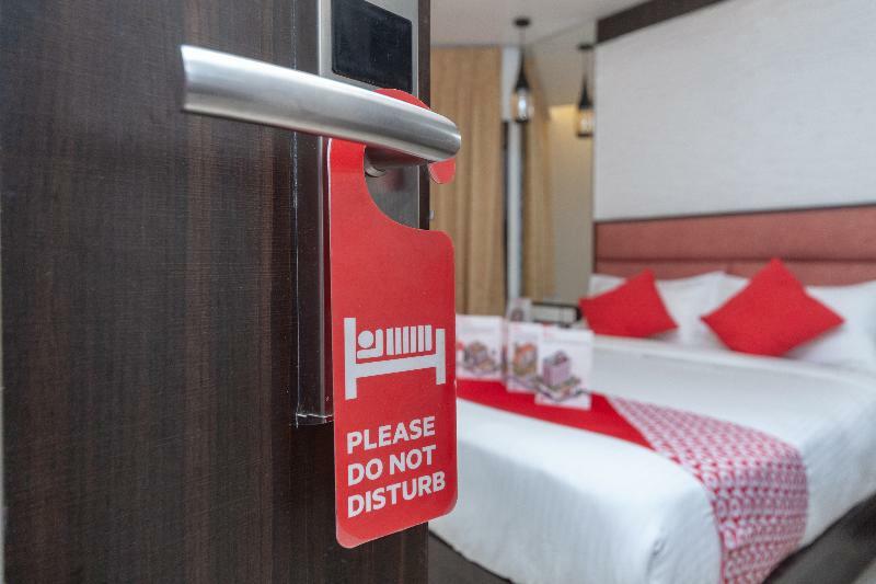 Capital O Admire Suit Hospitality Chennai Bagian luar foto